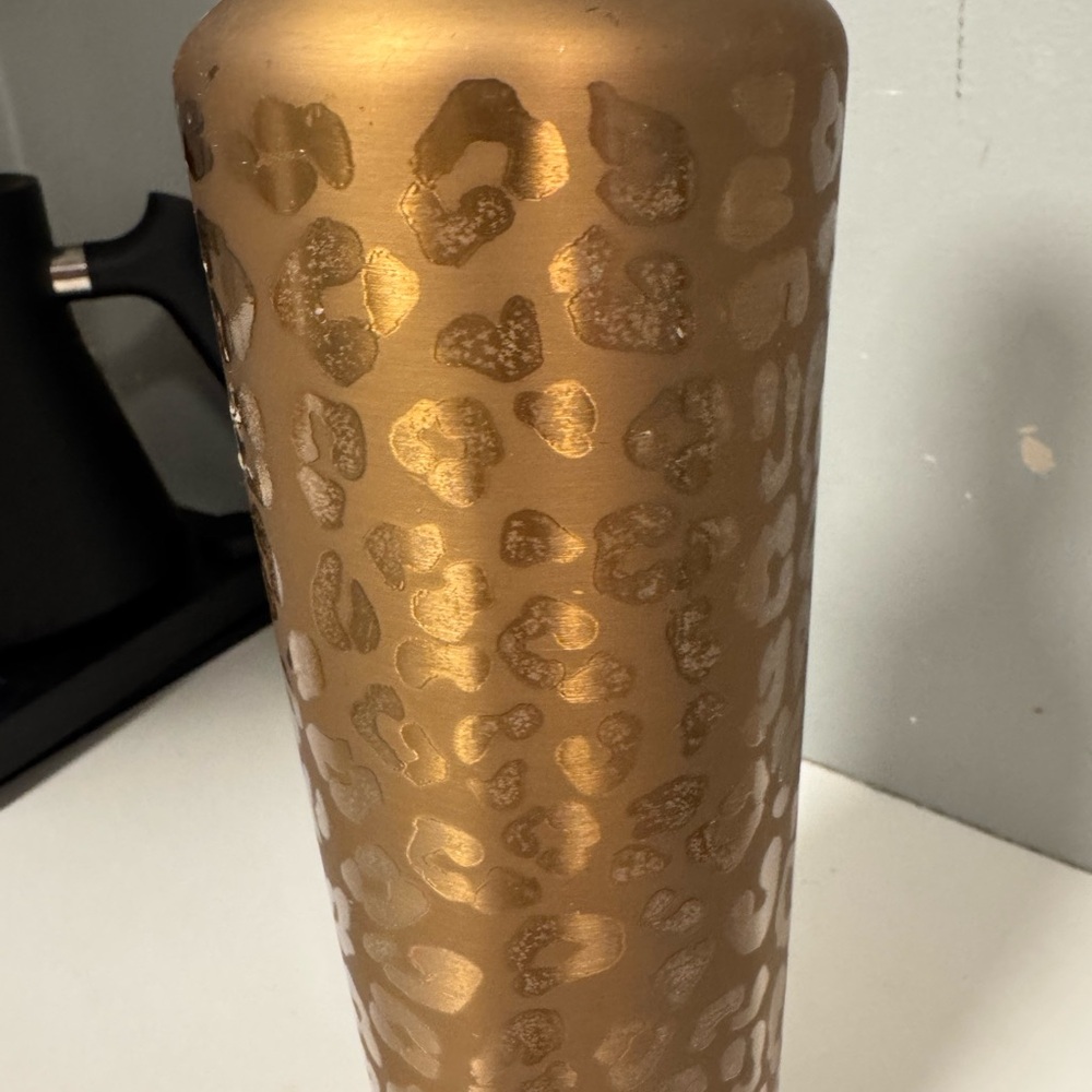Brumate Gold Shiny Leopard Print Rehydrate Me 25 oz Water Bottle - Picture 2 of 12
